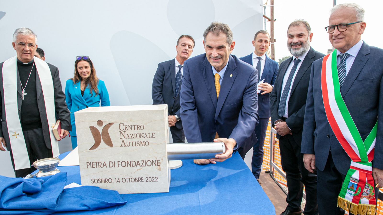 immagine: posa della prima pietra del Centro nazionale autismo a Sospiro, il 14 ottobre 2022.